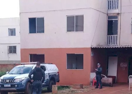 Foragido apontado como integrante de facção morre após confronto com a PM em condomínio