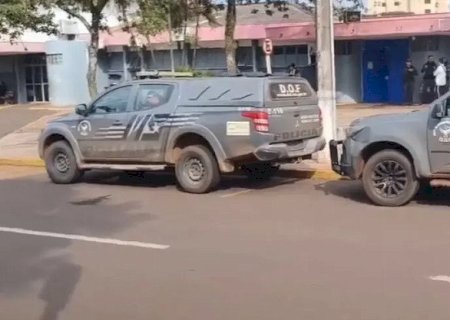 Viatura do DOF se envolve em acidente e policiais são levados ao hospital