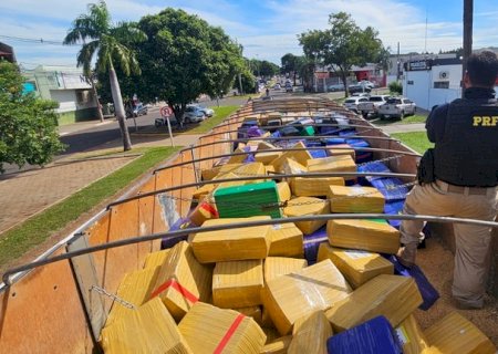 PRF apreende 8,3 toneladas de maconha em Naviraí