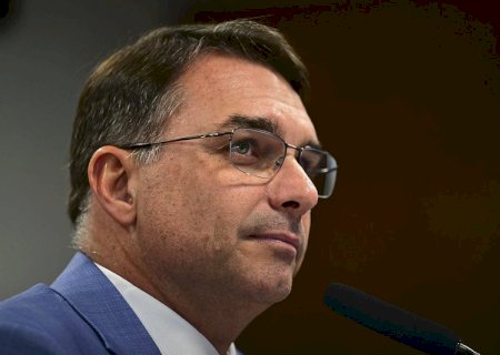 Flávio Bolsonaro sugere alternativa ao fim da escala 6×1