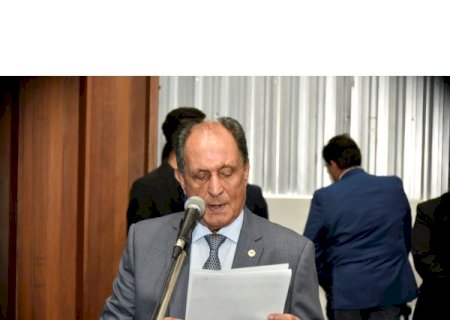 Zé Teixeira cobra recuperação do asfalto para bairros de Dourados