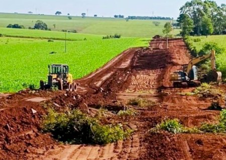 Estrada dos Pinheiros recebe obras de levantamento em Batayporã
