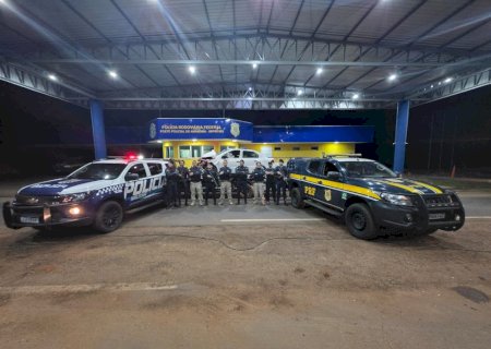 Ação conjunta entre Polícia Militar e PRF apreende mais de 350 quilos de maconha na BR-376 em Nova Andradina