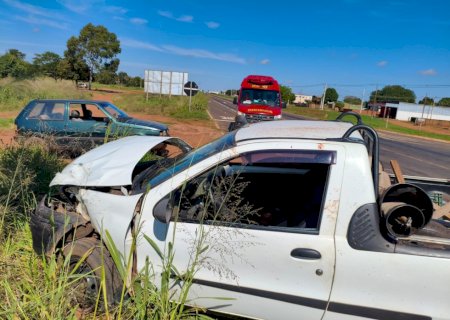 Colisão entre pickup e caminhão deixa motorista ferido na MS-134, em Nova Casa Verde