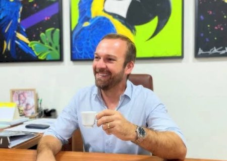 Prefeito fecha prefeitura por três dias no retorno após prisão e afastamento por oito meses