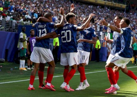 Mbappé decide, França vira chave no segundo tempo e vence Senegal