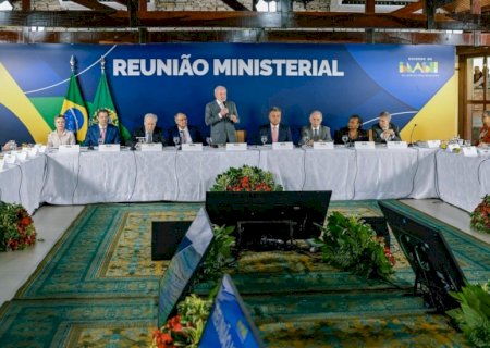 Lula faz reunião ministerial para alinhar governo antes da campanha e discutir tensão com os EUA