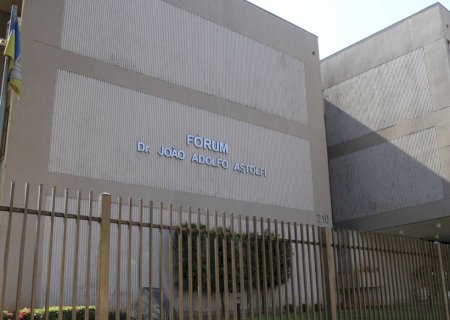 Homem que obrigou mulher a ficar nua durante roubo é condenado por estupro
