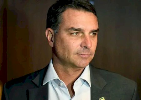 Flávio Bolsonaro aciona STF contra Lula por fala sobre enforcamento