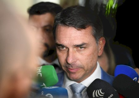 Flávio Bolsonaro diz que desentendimento com Michelle é 'página virada'