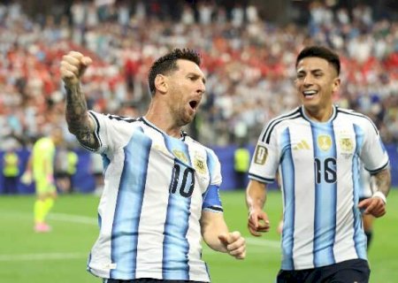 Messi se torna o maior artilheiro da Copa e coloca Argentina no mata-mata
