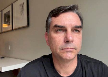 Flávio Bolsonaro defende EUA e diz que Lula 'lambe as botas da China'