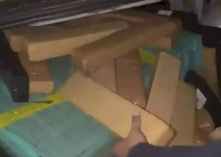 Estudante de Medicina tenta fugir e é pego com 570 kg de maconha