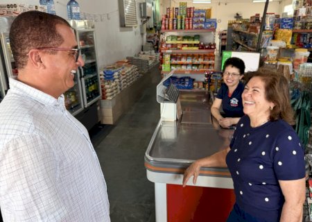 Ex-deputada Dione Hashioka visita comércio de Taquarussu e reforça diálogo com a população