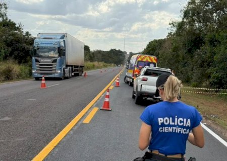 Homem morre em acidente envolvendo uma moto e um carro na BR-163