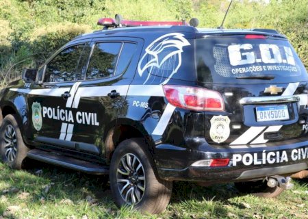 Homem é preso em academia após deixar companheira idosa desnutrida