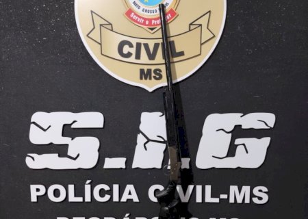 Dupla é presa por porte ilegal de arma e falsa comunicação de crime