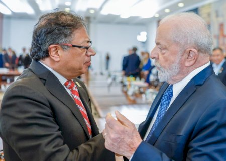 Em meio à crise sobre eleições na Colômbia, Petro telefona para Lula e diz fará 'transição pacífica'
