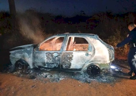 Carro carbonizado pode ajudar a esclarecer execução de homem na fronteira