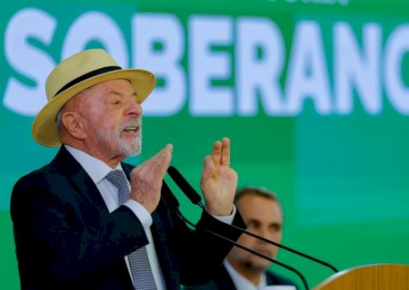 Lula defende Forças Armadas preparadas para 'não deixar ninguém meter o nariz' no Brasil
