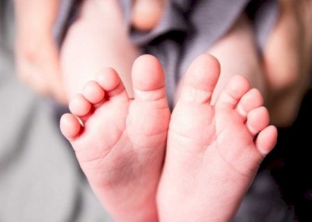 Bebê é achado dentro de lixeira em banheiro feminino de hospital