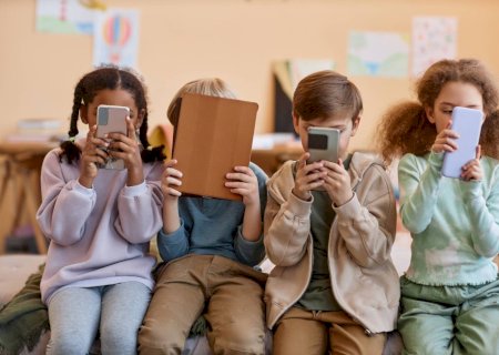 União Europeia pretende estabelecer acesso 'progressivo e gradual' de adolescentes às redes sociais