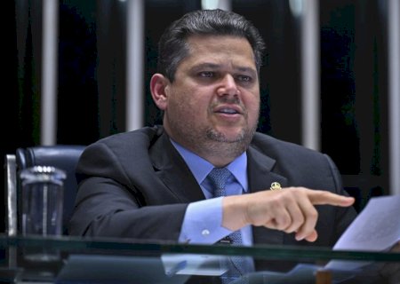 Alcolumbre diz que não aceitará ‘ultimatos’ sobre fim da escala 6x1 e sinaliza atraso na matéria