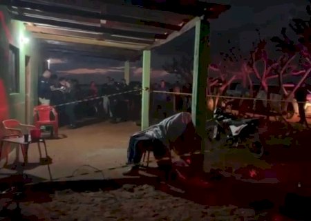 Homem é executado com 13 tiros na varanda de residência na fronteira