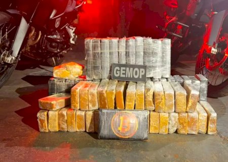 Idosa é presa com 60 quilos de cocaína após denúncia