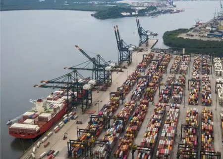 Tarifaço de 25% dos EUA entra em vigor; governo ainda estuda resposta