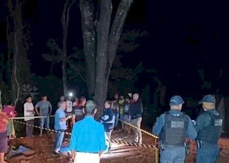 Homem é condenado a 36 anos por matar companheira com foice na frente dos filhos