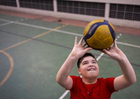 Esclerose múltipla também afeta crianças; diagnóstico e tratamento precoces levam a maior controle da doença