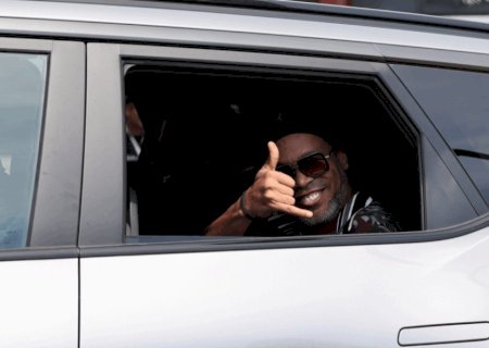 Aos 46 anos, Ronaldinho voltará aos gramados por clube italiano