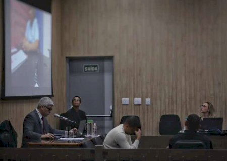 'Passou na cabeça dela': réu ouve depoimento da filha que viu morte da mãe