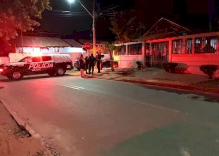 Homem é morto e outro baleado na cabeça por dupla em ataque sequencial