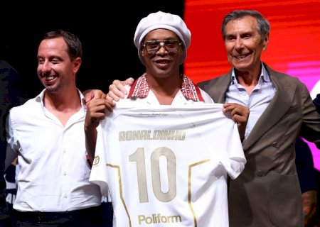 Aos 46 anos, Ronaldinho mira gol 300 em retorno ao futebol pelo Ravenna: "Estou em forma"