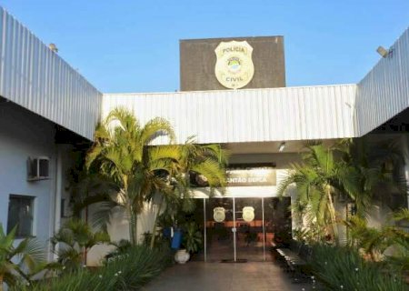 Homem invade casa pela janela e abusa de mulher dentro do quarto