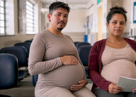 Cuiabá proíbe caderneta do SUS que afirma que “homens trans podem engravidar”