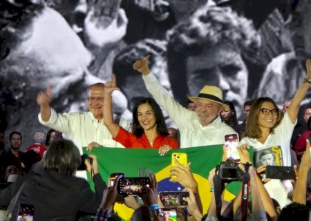 Aliados de Lula diminuem peso de investigações da PF contra Lulinha
