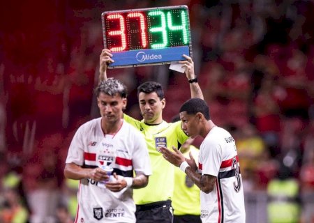 São Paulo faz jogo duro, e negociação com Ajax por Tete esfria
