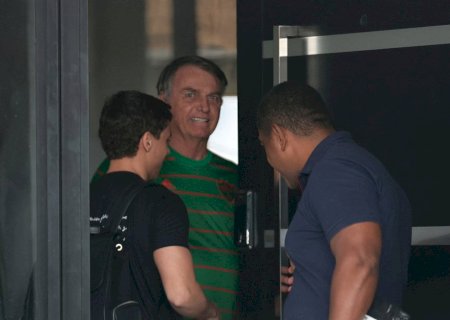 Moraes rejeita pedido da defesa de Bolsonaro para receber visitas de filhos no Dia dos Pais