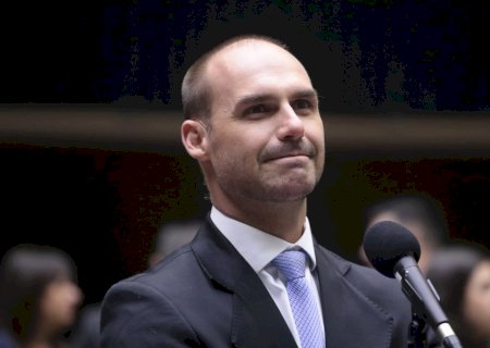 O que é abandono de trabalho? Entenda regra que levou Eduardo Bolsonaro à demissão da PF