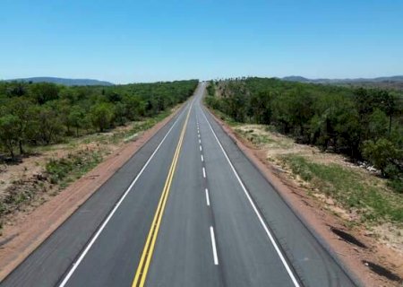 Pedestre morre atingido por caminhão durante operação de reboque na rodovia