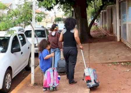 Caso de menino esfaqueado na saída da aula causa surpresa entre pais de alunos