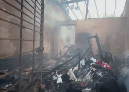 Casa é destruída por incêndio na capital do MS; há suspeita de crime