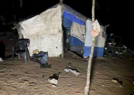 Mãe de bebê morto em ataque com foice sobrevive, mas fica cega de um olho
