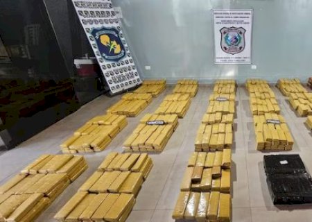 Casa usada como entreposto na fronteira é fechada com mil tabletes de maconha