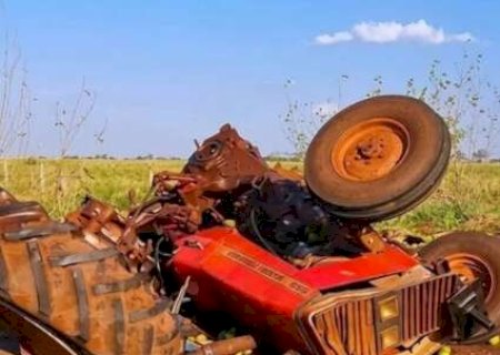 Mulher morre após trator ser atingido por carreta na rodovia