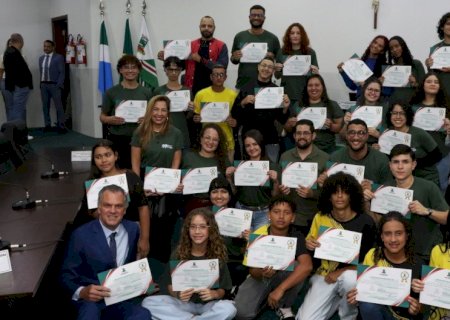 Nova Andradina - Artistas e produtores locais recebem aplausos e homenagem por sucesso de “O Auto da Compadecida'