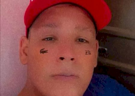 Mãe estava na varanda quando assassino invadiu casa atirando contra rapaz